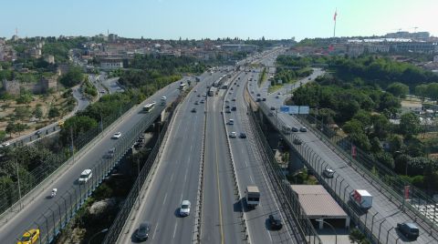 Haliç Köprüsü Metrobüs Yolu Yenileniyor