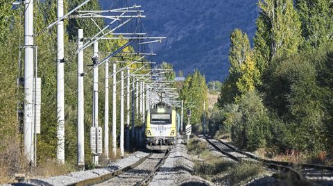 Demir Yollarında Elektrikli Hat Uzunluğu 7 Bin 142 Kilometreye Ulaştı