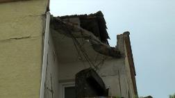 Kartal’da 4 Katlı Binanın Çatısı Çöktü