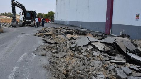 Arazisinden Geçen Yolu Kırdırdı