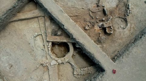 Tavşanlı Höyük'te 3 Bin 750 Yıllık Fayans Silindir Mühür Bulundu