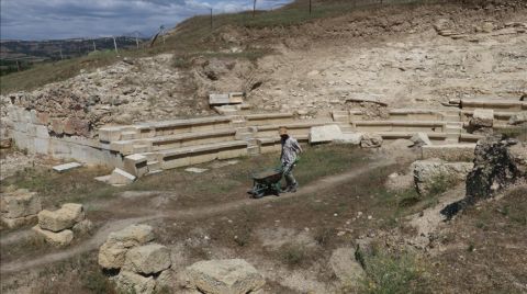 Pompeiopolis Antik Kenti'ndeki Roma Tiyatrosu Gün Yüzüne Çıkarıldı