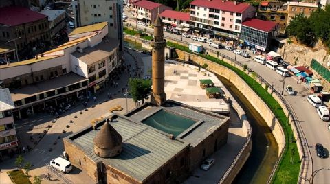 Bitlis'te Kent Meydanı Projesi ile Kaybolan Tarih Gün Yüzüne Çıkarıldı