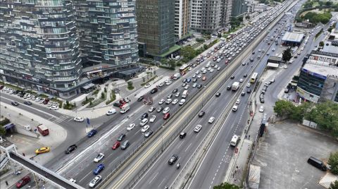 Yenibosna Metrobüs Durağında Üst Geçit Çalışmaları Başlıyor