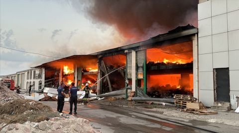 Adana'da Sanayi Sitesindeki Yangında 10 İş Yeri Zarar Gördü