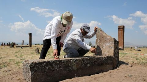 Selçuklu Meydan Mezarlığı'nda Tahrip Olan 80 Mezar Taşı Restore Edildi