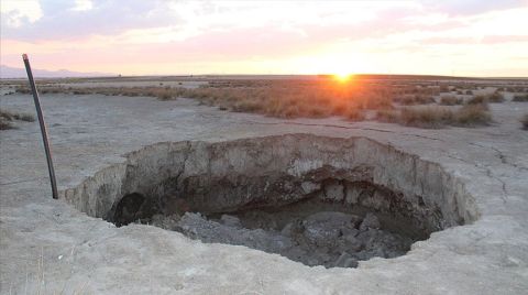 Afyonkarahisar'da 10 Metrelik Obruk Oluştu