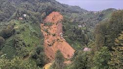 Rize'de Heyelan Sonucu 2 Ev toprak Altında Kaldı