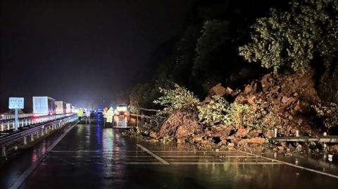 Karadeniz Sahil Yolu'nda Heyelan