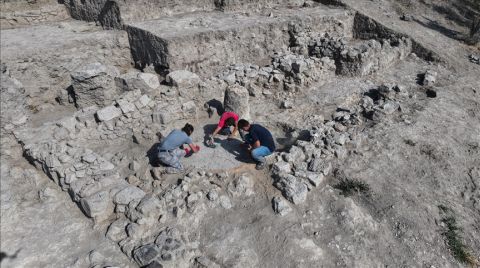 Tatarlı Höyük'te Orta Tunç Çağı'na Ait Yapı Açığa Çıkarıldı