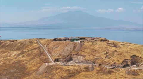 Ayanis Kalesi'nin Toprak Altında Kalan Surları Ortaya Çıkarılıyor