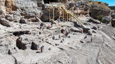 Diyarbakır'daki Kazıda 2 Mezar Bulundu