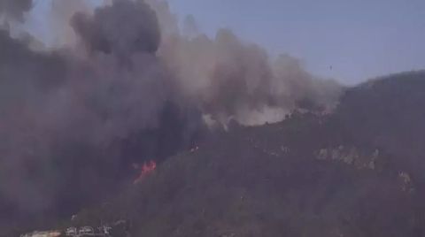 Los Angeles'ta Yangın; Binlerce Kişi Tahliye Edildi