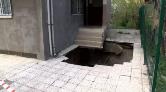 Pendik’te 4 Katlı Binanın Girişi Çöktü