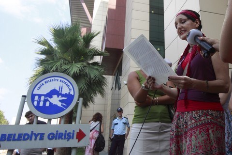 Fatih Belediyesi Önünde Suç Duyurusu