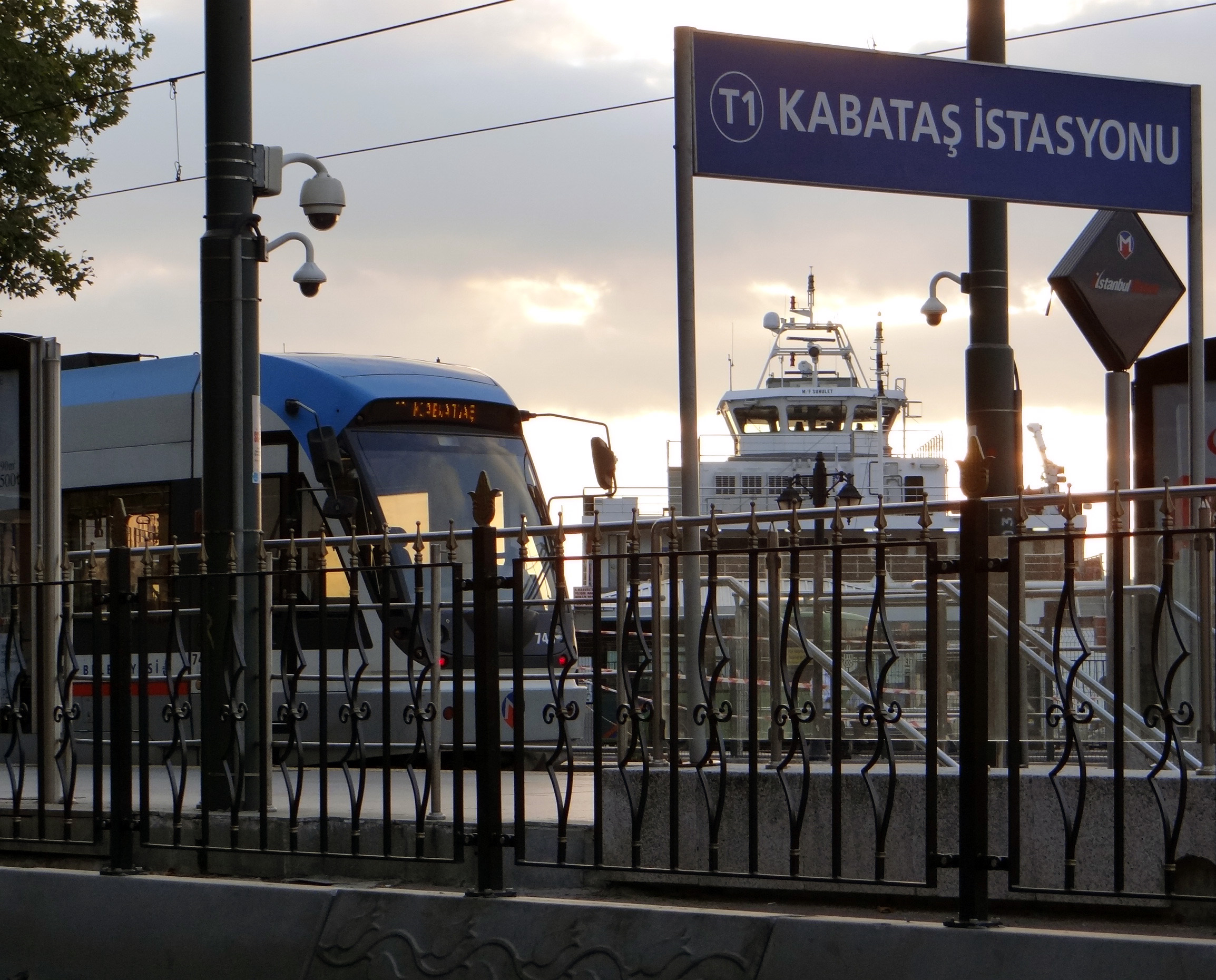 İstanbul Tramvay Hattına Fatih Ferforje Estetiği
