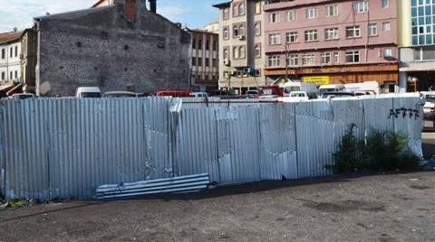 Binalar Yıkılınca Tarihi Köprü Ortaya Çıktı