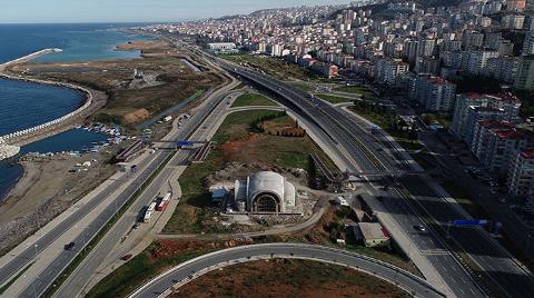 İki Yol Ortasına Yapılan Cami İçin Ulaşım Tartışması