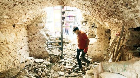 Tarihi Çeşmenin Yapı Taşları Çöpe Atılmış