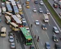 Şirinevler'de Yan Yol Bağlantı Yoluna Karıştı, Trafik Tıkandı
