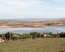 Baraj Beldeyi Böldü, Karşı Yakaya Geçmek için 57 km Yol Kat Ediliyor