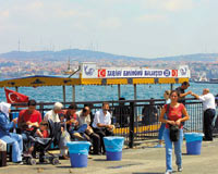 Balık Ekmek Tekneleri Eminönü'ne Geri Dönüyor
