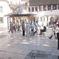 Eyüp Sultan’daki Gölgeliğe Kurul Engeli