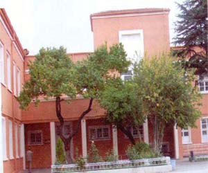 Ankara Kız Lisesi'nin Bahçesi Otopark mı Yapılmaya Çalışılıyor?
