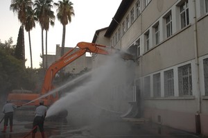 Antalya'da 60 Yıllık Okul Çarşı için Yıkıldı