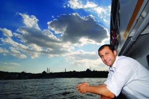Dışı Nostaljik İçi Son Moda Vapurlar Yolda