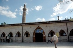 'Eğik Minareli Cami' 810 Yıldır Dimdik Ayakta