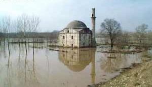 529 Yıllık Cami Sel Sularından Kurtarılacak