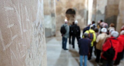 Akdamar Kilisesinin Duvarlarını Tahrip Ettiler