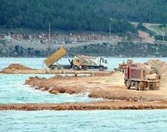 'Dolgucu' Kaymakamın Göreve İadesine Tepki