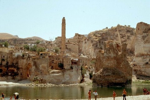 Defineciler Hasankeyf’i Köstebek Yuvasına Çevirdi