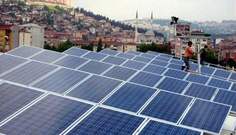 Doğu Kışla Parkı Güneş Enerjisi ile Aydınlatılıyor