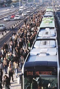 Metrobüs Boy Atacak