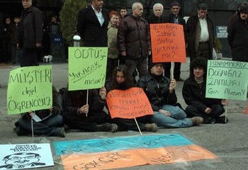 ODTÜ'lüler Gökçek'e Tepki için Oturma Eylemi Yaptı