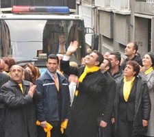 Sarıgül'den Vatandaşa Sarı Gül
