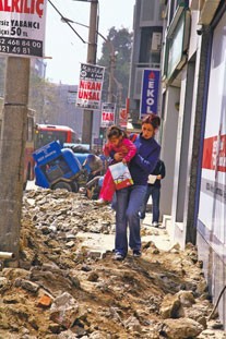 Hayatı Felç Etti, İzmirli'yi Bıktırdı
