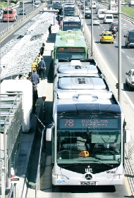 Metrobüs Kazası Uyarıcı Olmalı