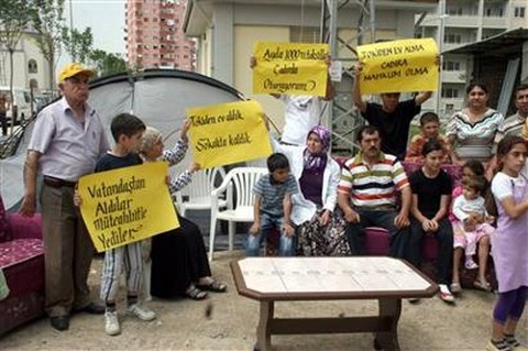 TOKİ'de Konut Sahiplerinden Çadırlı Eylem