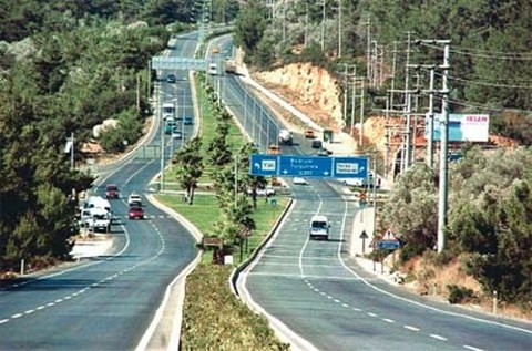 Bodrum'da Barış Akarsu Kavşağı Sancı Yarattı