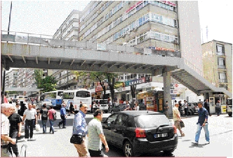 Üstgeçit Değil ‘Süs Geçit’