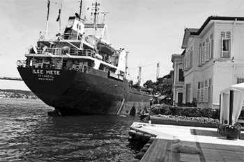 Yalıda Oturmak Cesaret İstiyor