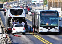 Metrobüs Yine Yolda Kaldı