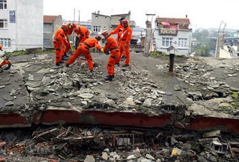 ‘Godot’yu Bekler Gibi İstanbul Depremini Beklemek...