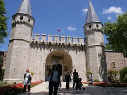 Topkapı Sarayı'ndaki Karakol Binası Asli Mimarisine Döndü