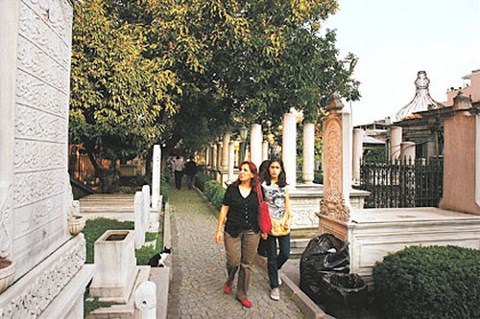 İstanbul'da Bir Ünlüler Mezarlığı