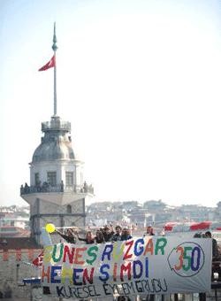 Çevrecilerden Boğaz'da Renkli Eylem